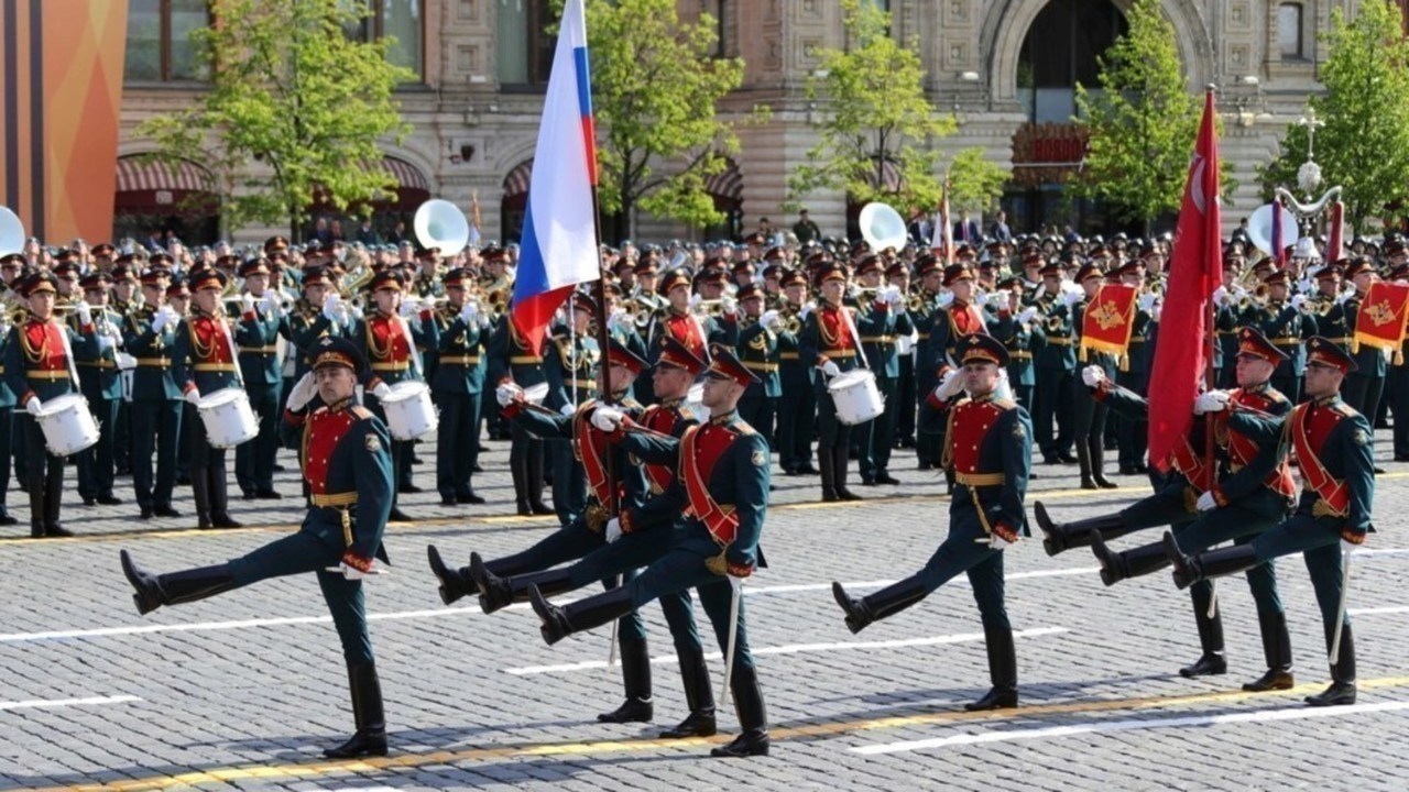 Путин приватизировал Победу советского народа